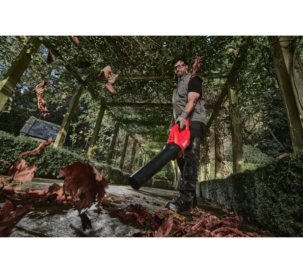 Milwaukee Akkulehtipuhallinen M18 FBLG3 0 RUNKO Tuotekoodi MW493301 IKH Saarenpaa Kuva 2 kuva