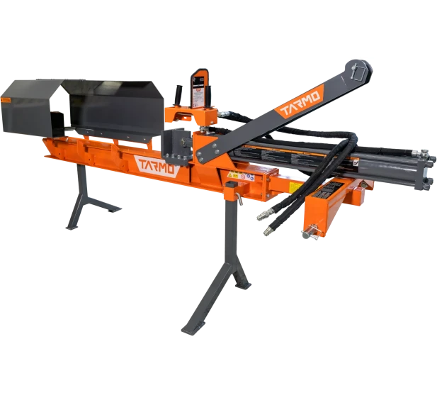 Tarmo hydraulinen halkomakone traktoriin suojakotelolla ja hallintavivulla eristetty vaaleaa taustaa vasten  Tuotekoodi TAR028 Kuva 1 kuva