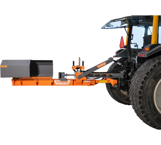Tarmo hydraulinen halkomakone traktoriin suojakotelolla ja hallintavivulla eristetty vaaleaa taustaa vasten  Tuotekoodi TAR028 Kuva 2 kuva