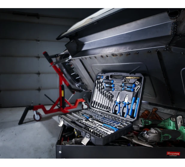 IKH 127 osainen tyokalusarja avattuna tyopajassa tyokalukarryn paalla kuva